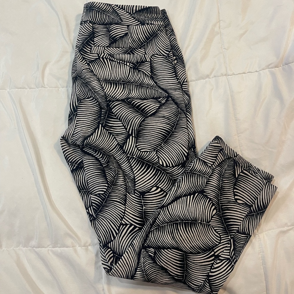 Ann Taylor Petite Curvy patterned dress pants size 2 P